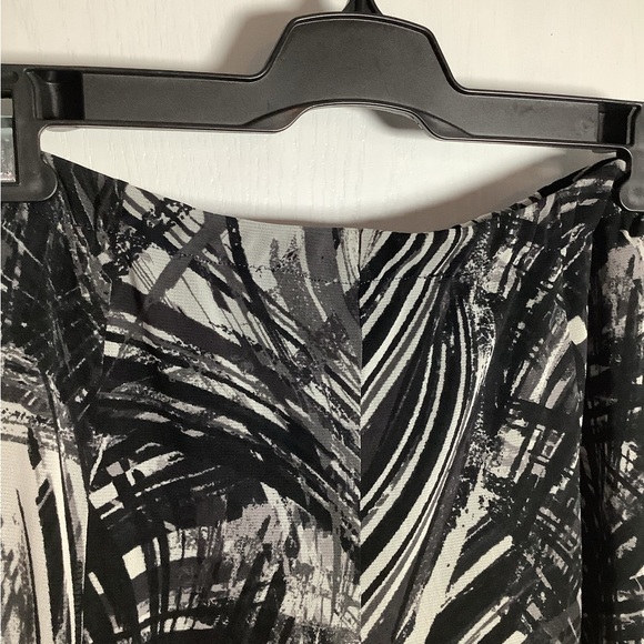 Laura Black and Gray Abstract Mesh Overlay Midi Skirt - Picture 6 of 8